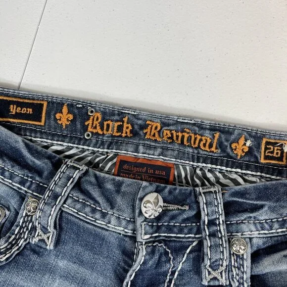 Rock Revival Yeon Denim Shorts Womens Size 26 Light Wash Bermuda Cotton Stretch - Picture 4 of 15